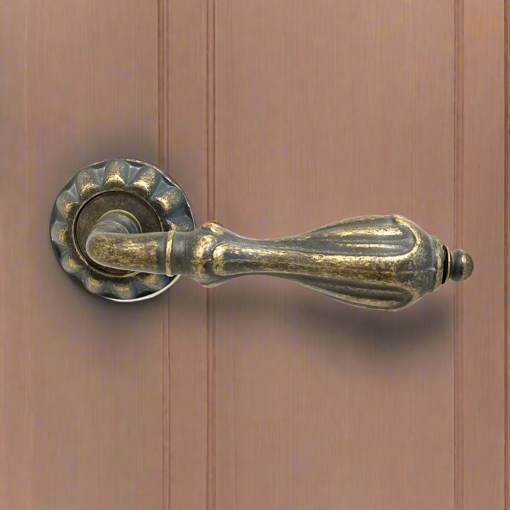 Handle on Rose Ducale